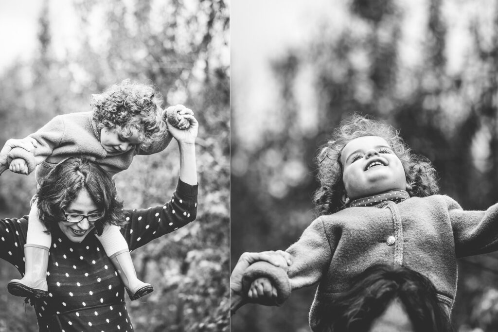 Mutter mit Kind auf den Schultern. Familienfotograf Freiburg