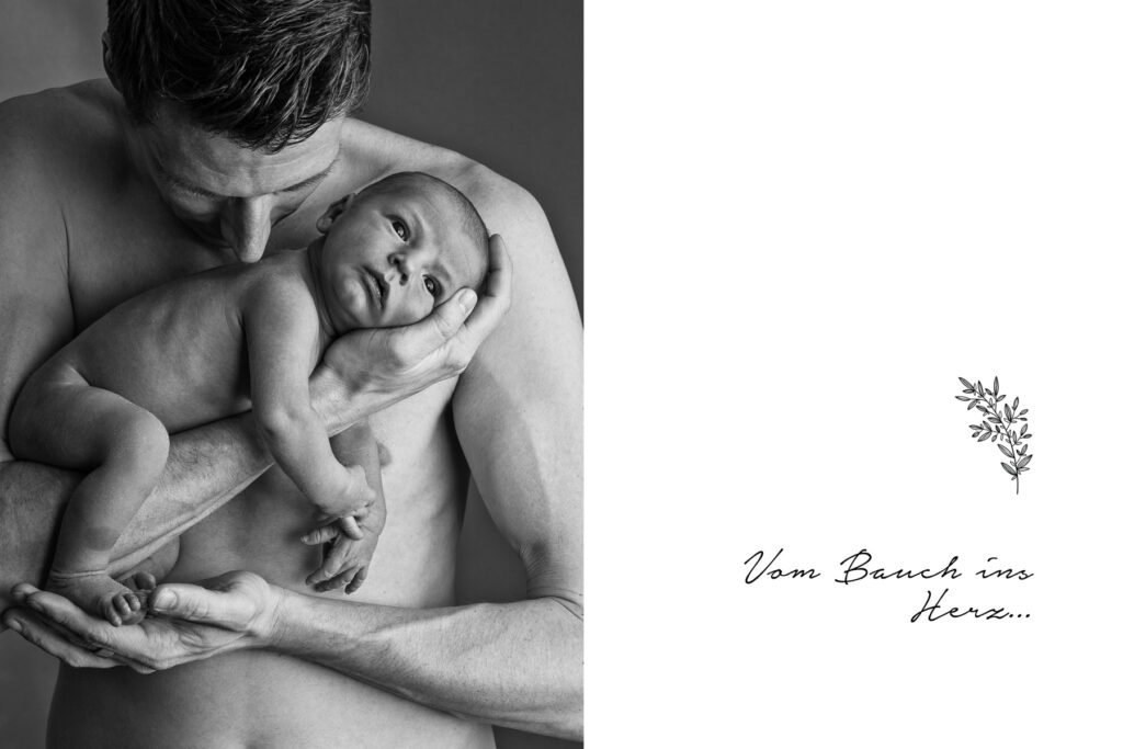 Vater mit Neugeborenem Baby auf dem Arm. Familienfotograf Freiburg